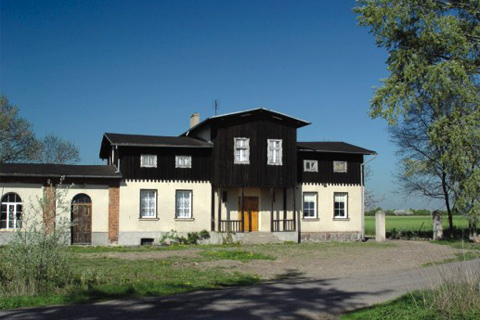 Dawny dworzec kolejki wąskotorowej z XIX-w. w Gorzykowie